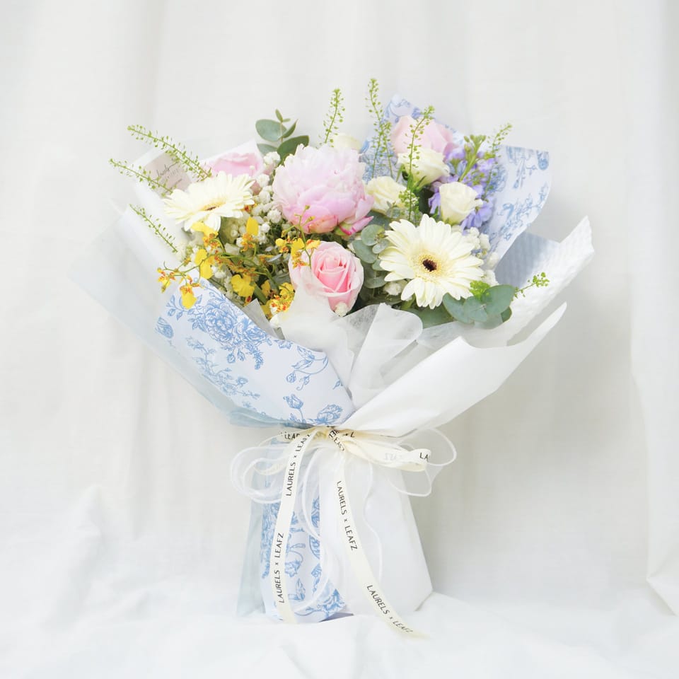 Blanc Bleu Peony Bouquet 1